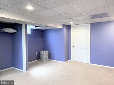 254 Roberts Cir, Norristown, PA 19401 - photo 4