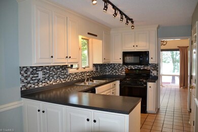 1939 Eastchester Dr unit A, High Point, NC 27265 - photo 3