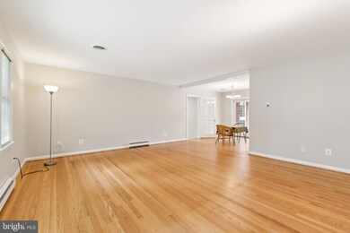 18313 Candice Dr, Triangle, VA 22172 - photo 5