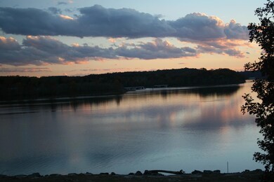 Table Rock Lakefront Home