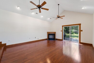 Family room : Fireplace is not warrantee