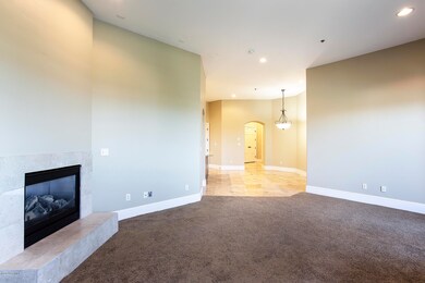 5176 N University Avenue Unit-004-003-51