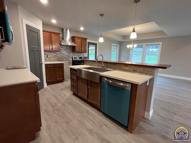 5105 SW Fieldcrest Ct, Topeka, KS 66610 - photo 6