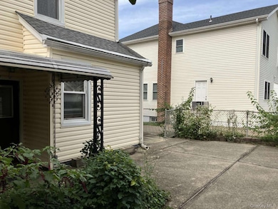 121 Campbell Ave, Williston Park, NY 11596 - photo 5