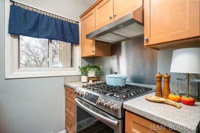 2684 Ridgecroft Dr-14