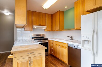 Move in ready with new Bosch dishwasher (2021) and