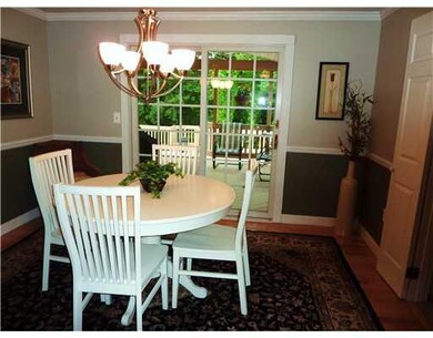 Dining Room. IDEAL FOR ENTERTAINING WITH CROWN MOL