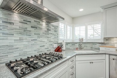 Glass backsplash