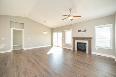 9888 Thorton Dr, Johnston, IA 50131 - photo 6
