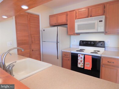 804 Lindsey Ct unit 804, Marlton, NJ 08053 - photo 2