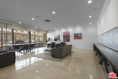 Skyline unit 1502, Los Angeles, CA 90015 - photo 4