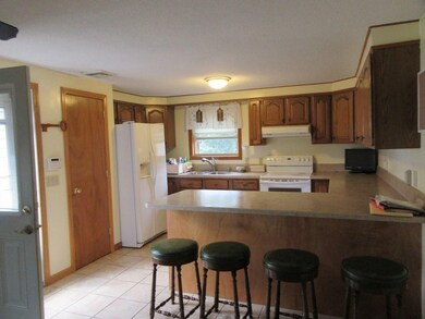 195 West St, Ludlow, MA 01056 - photo 2
