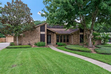 1911 Hunt Dr, Friendswood, TX 77546 - photo 3