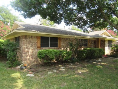 530 Dean Dr, Denison, TX 75020 - photo 2