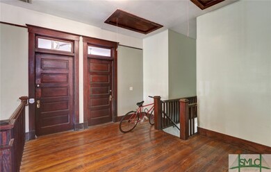 Use the back staircase to access the fenced in yar