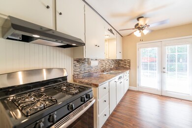 1106 A St, Redding, CA 96002 - photo 4