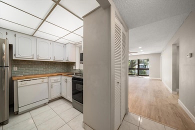 Waters Edge unit 1100206, Largo, FL 33774 - photo 4