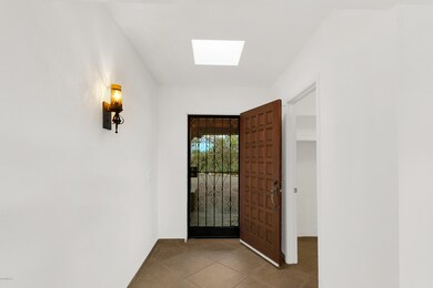 Foyer/Large Entry Closet
