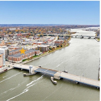 Washington Square Apartments unit 104B, Green Bay, WI 54301 - photo 2