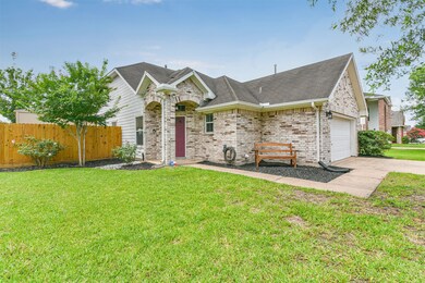 1427 Barras St, Alvin, TX 77511 - photo 2