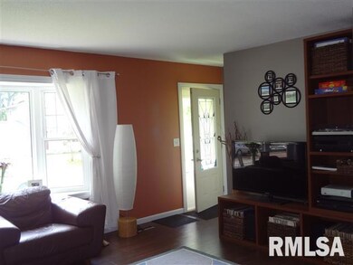 2514 W 59th St, Davenport, IA 52806 - photo 4