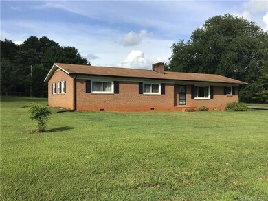 195 E Meadowview Dr, Statesville, NC 28625 - photo 2