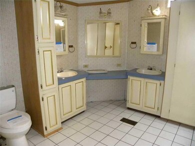 Master Bath/Spa.