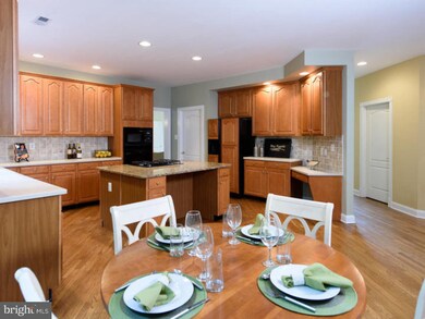 458 Springview Ln, Phoenixville, PA 19460 - photo 4