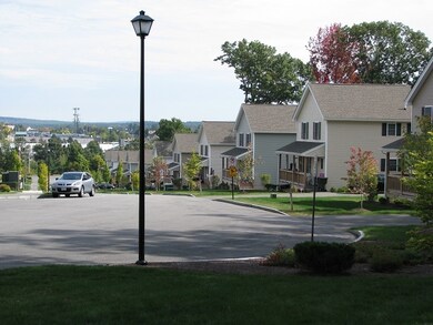 27 Sentinel Ct unit 27, Manchester, NH 03103 - photo 2