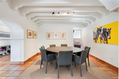 Large cosy dining area