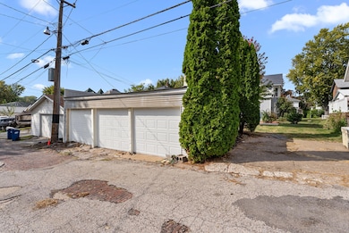 416 E 8th St, Muscatine, IA 52761 - photo 3