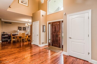 005-Foyer-3548420-medium