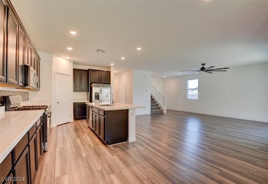 6808 Bayou Hollow Ave, Las Vegas, NV 89156 - photo 4