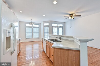 12751 Heron Ridge Dr, Fairfax, VA 22030 - photo 4