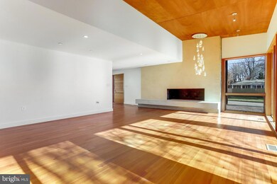 6515 Lily Dhu Ln, Falls Church, VA 22044 - photo 7