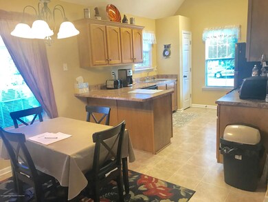 BREAKFAST/KITCHEN