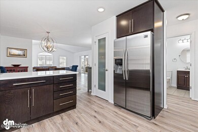 Kitchen w/ Quartz Counters