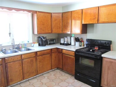 BIG KITCHEN WHO EVER COOKS WILL LOVE....ON THE OPP