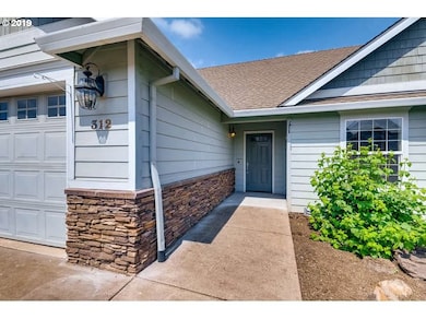 312 Trout St, Molalla, OR 97038 - photo 4