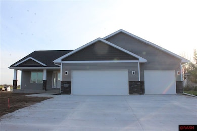 2233 Coventry Ln, North Mankato, MN 56003 - photo 2