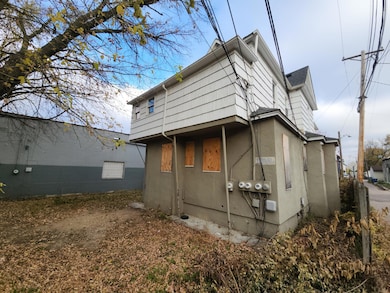 1 parking spot off alley