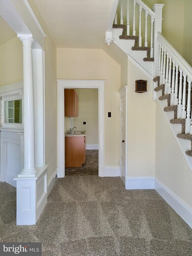 407 N Mildred St, Charles Town, WV 25414 - photo 4