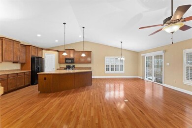 Looks at this beautiful kitchen with huge center i
