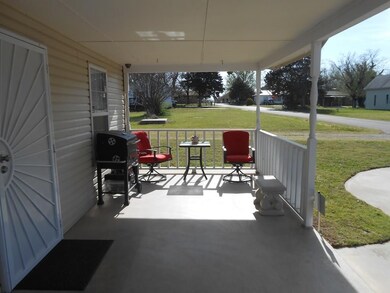 610 E Seymour St, Shawnee, OK 74801 - photo 2