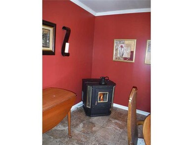 Dining Room. Pellet stove included for those chill