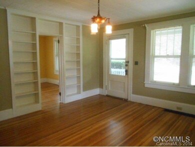 Living room w/built-ins
