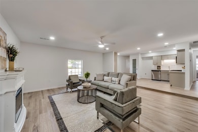 2102 Mccormick St, Denton, TX 76205 - photo 3