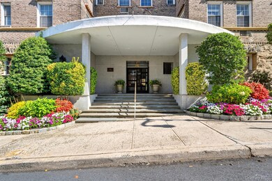 Chatsworth Gardens unit 214, Larchmont, NY 10538 - photo 2