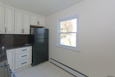 23 Mcalpin St unit 2nd Floor, Albany, NY 12209 - photo 4