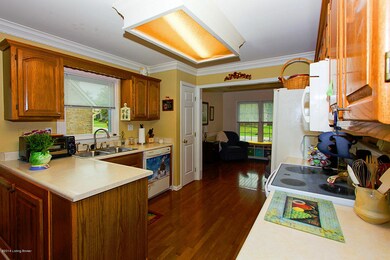 7509 Newton Dr, Louisville, KY 40228 - photo 7